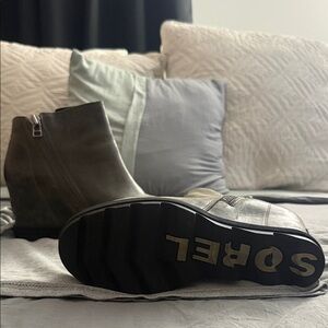 Sorel Charcoal Wedge Boots Size 8